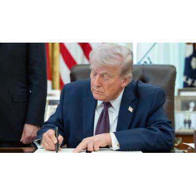 Trump firma una orden ejecutiva para limitar el voto por correo