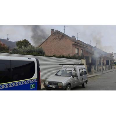 Aparatoso incendio dentro de una vivienda de un pueblo de Navarra: herida una mujer de 80 años