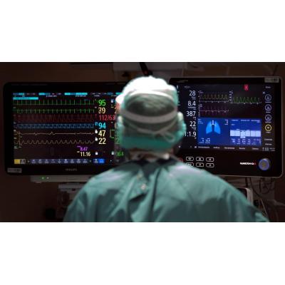 Ocho de cada diez españoles temen que la IA tome decisiones médicas sin control humano