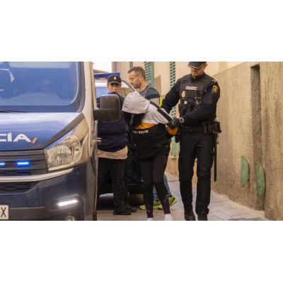 Detenida en Mallorca la mujer condenada a prisión permanente revisable por matar a su bebé al arrojarlo a un contenedor
