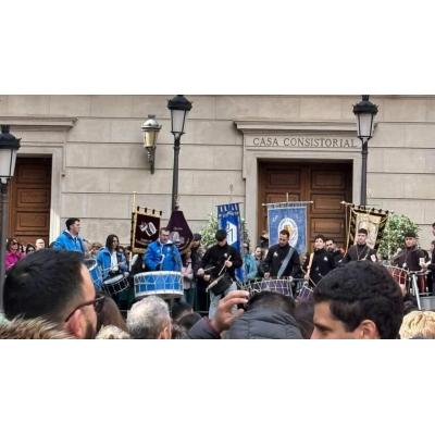 La tradición que no deja de crecer en Tudela: una hora de tambores ensordece la Plaza Vieja en plena Semana Santa