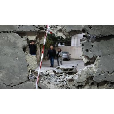 Irán ataca Israel después de que Trump dijera que Teherán está militarmente "diezmado"