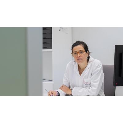 María Alsina, oncóloga del HUN, coordina una guía clínica nacional para la atención del cáncer de esófago