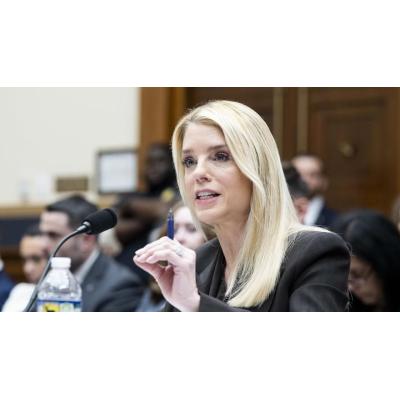 Trump destituye a la fiscal general de EE.UU., Pam Bondi