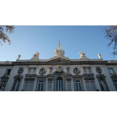 El Supremo ratifica la malversación de un profesor de la UNED por enchufar a su mujer y contratar a su hija menor de edad