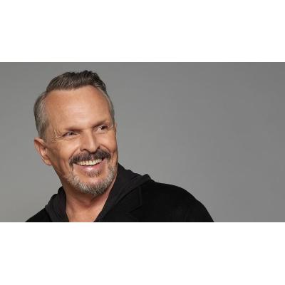 Miguel Bosé cumple 70 años triunfando en su 'Importante Tour'