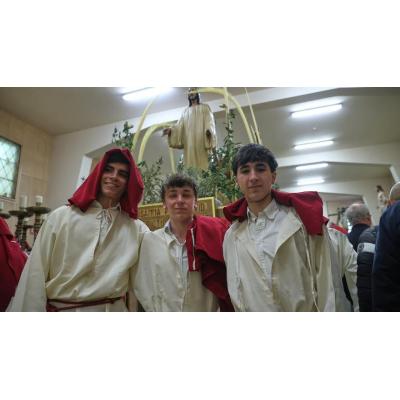 Procesión del Santo Entierro | Jóvenes portadores que cargan con la tradición en Pamplona