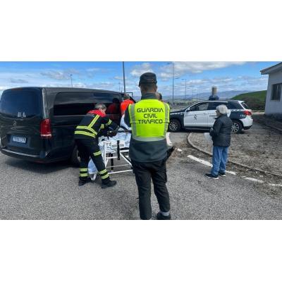 Auxilian de urgencia a un hombre tras sufrir una indisposición cardíaca en la Autovía del Camino