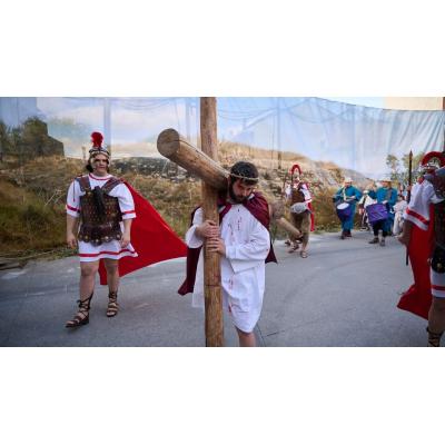 Cientos de personas arropan en Andosilla un Vía Crucis Viviente que ha vuelto a dejar imágenes de enorme emoción