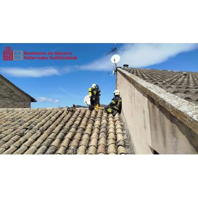 Susto en San Martín de Unx por el incendio de una chimenea en una casa: los bomberos revisan la zona