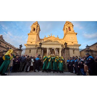 VÍDEO | La Dolorosa sale de la Catedral de Pamplona para la procesión del Santo Entierro este Viernes Santo