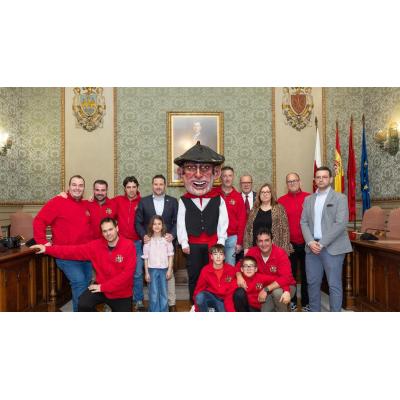 La Comparsa de Artica suma a sus figuras la del Cabezudo Tudelano
