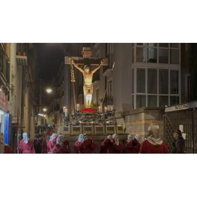 Vídeo: El paso del Cristo Alzado, ya por la Bajada de Javier