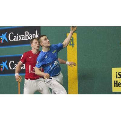 En imágenes: Unai Amiano completa los cuartos de final del Manomanista Serie B tras derrotar a Aldabe en Lizarra.