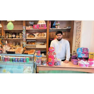 De una fábrica en ERTE a abrir una tienda de chuches en un pueblo de Navarrra: la valiente apuesta de Nacho
