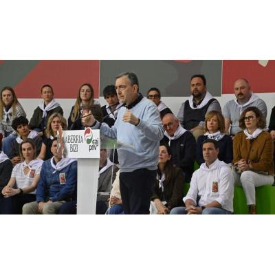 Esteban llama a la movilización en las urnas para "decidir el futuro de Euskadi"