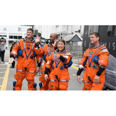 Astronautas aseguran haber visto la cara oculta de la Luna en una entrevista