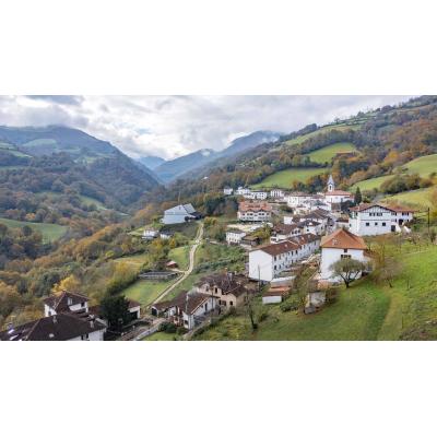 Los bomberos rescatan en Valcarlos a un peregrino exhausto que ya no podía continuar su marcha hacia Roncesvalles
