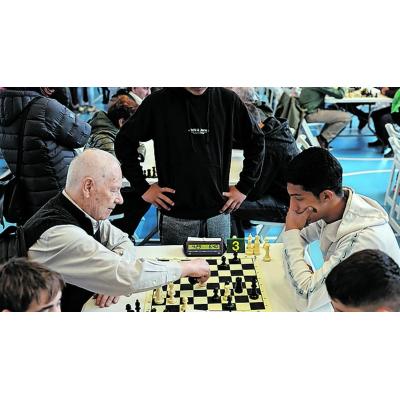 Isidro Díaz, ajedrecista pamplonés de 88 años: "Muy pocos de los que practican tienen la enfermedad de Alzheimer"