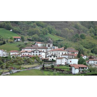 El pueblo de Navarra que esconde brujas en sus cuevas milenarias y aún vibra con aquelarres