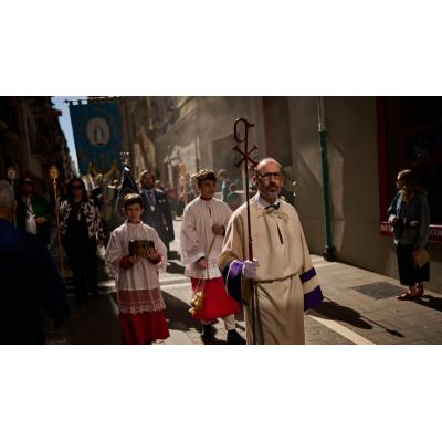Pamplona ha vivido una mañana de fe y esperanza con la procesión del Resucitado y la misa solemne en la Catedral