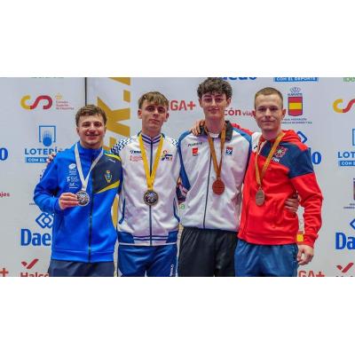 Urko Primicia lleva a Navarra al podio nacional del karate absoluto tras una gran remontada