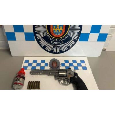 La Policía descubre en Tudela a un hombre que disparaba desde la ventana de su casa