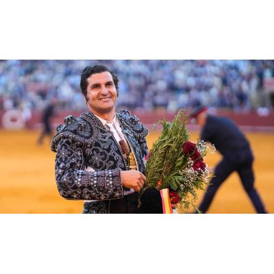 Morante corta dos orejas en su reencuentro con la Maestranza