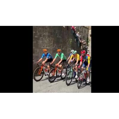 Vídeo de la segunda etapa de la Itzulia al paso por la Cuesta de Santo Domingo