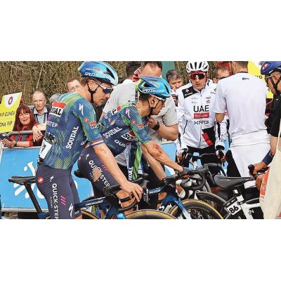 Mikel Landa, caída en la bajada de Aralar y se deja 13 minutos