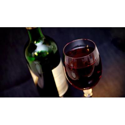Por qué la etiqueta de las botellas de vino no incluye los ingredientes