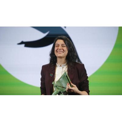 Con Samanta Schweblin, Planeta también 'gana' el 'millón literario' de AENA