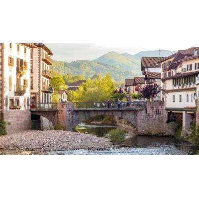 El pueblo de Navarra que arranca la primavera con carneros, pottokas y el primer queso del año