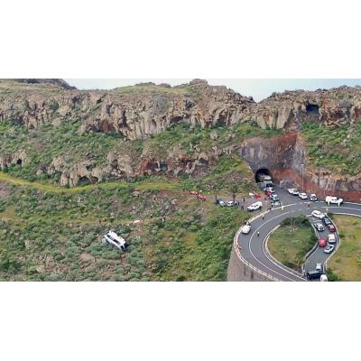 Un fallecido y 27 heridos, tres de ellos graves, tras precipitarse una guagua en La Gomera