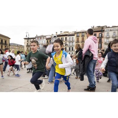 Fotos de la jornada festiva organizada por la Asociación Navarra de Autismo (ANA) en la Plaza del Castillo