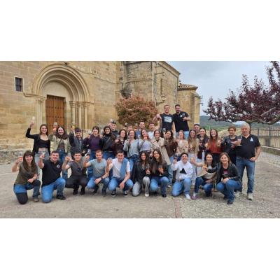 La cata a ciegas que pone a prueba a treinta jóvenes en una bodega navarra especializada en la variedad Berués