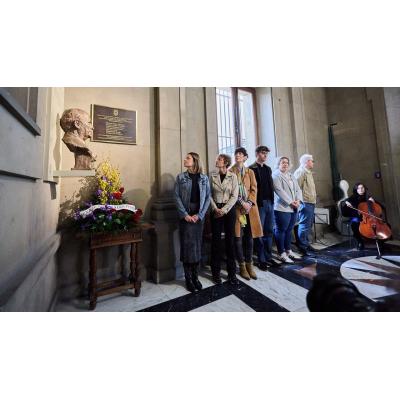 Chivite y los socialistas de Pamplona homenajean a las víctimas del 36 mientras sostienen al alcalde que blanquea a etarras