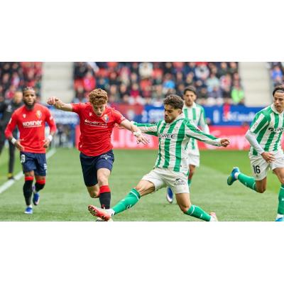 Víctor Muñoz y Abde, fútbol retro en El Sadar