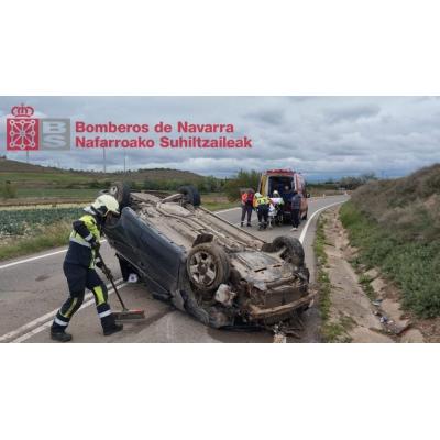 Un coche vuelca en Ablitas y su conductor, de 36 años, acaba en el hospital de Tudela con pronóstico reservado