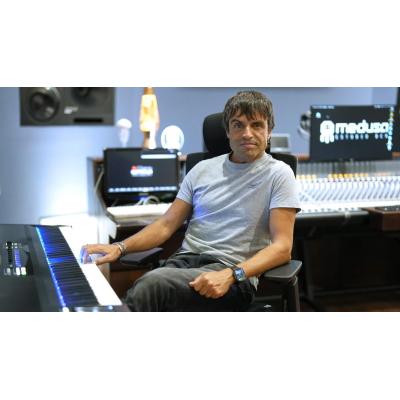 Manu Guix: "Muchas veces la gente me menosprecia por no cantar en castellano"