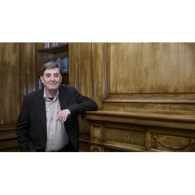 Luis García Montero regresa con 'La mejor edad': "Envejecer es una putada si uno se convierte en un cascarrabias"