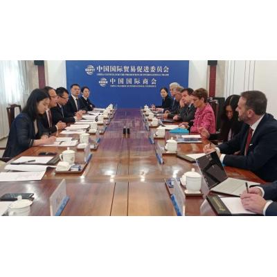 Chivite busca aliados en China para impulsar una industria navarra desacelerada y anuncia un debut