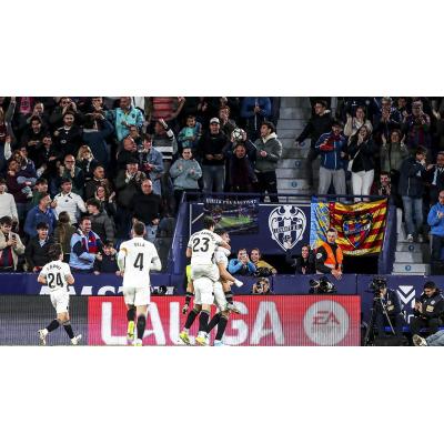 El Levante sobrevive gracias a la racha de Espí
