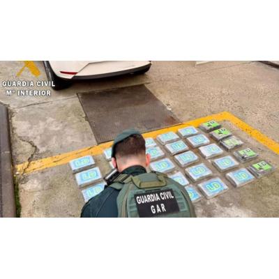 Un detenido en Bera tras interceptar un vehículo 'Go Fast' con 35 kilos de cocaína ocultos en los asientos
