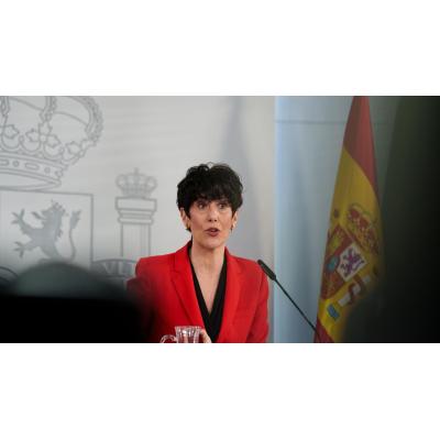 El Gobierno aprueba la regularización de migrantes que exige carecer de antecedentes "y no suponer una amenaza"
