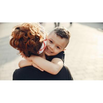 El pequeño gesto que calma a tus hijos, les aporta seguridad y ayuda a regular sus emociones