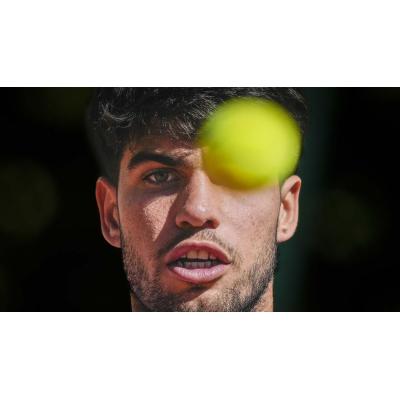 Alcaraz resuelve un estreno incómodo en el Conde de Godó ante al finés Virtanen