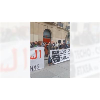 Vídeo de la concentración en Pamplona contra los desalojos de Aranzadi