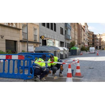 La calle Muro de Tudela presenta daños dos años después de su reforma