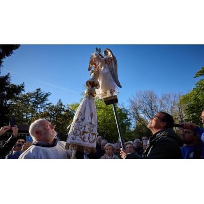 El tirón del Ángel de Aralar en Pamplona